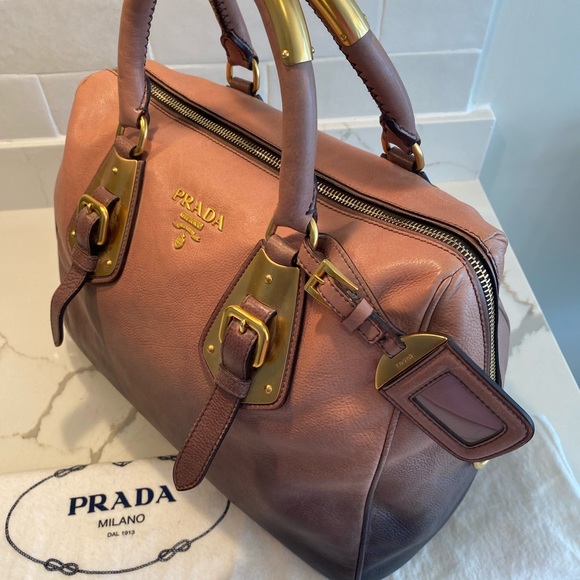 Authentic Prada handbag - Picture 7 of 9